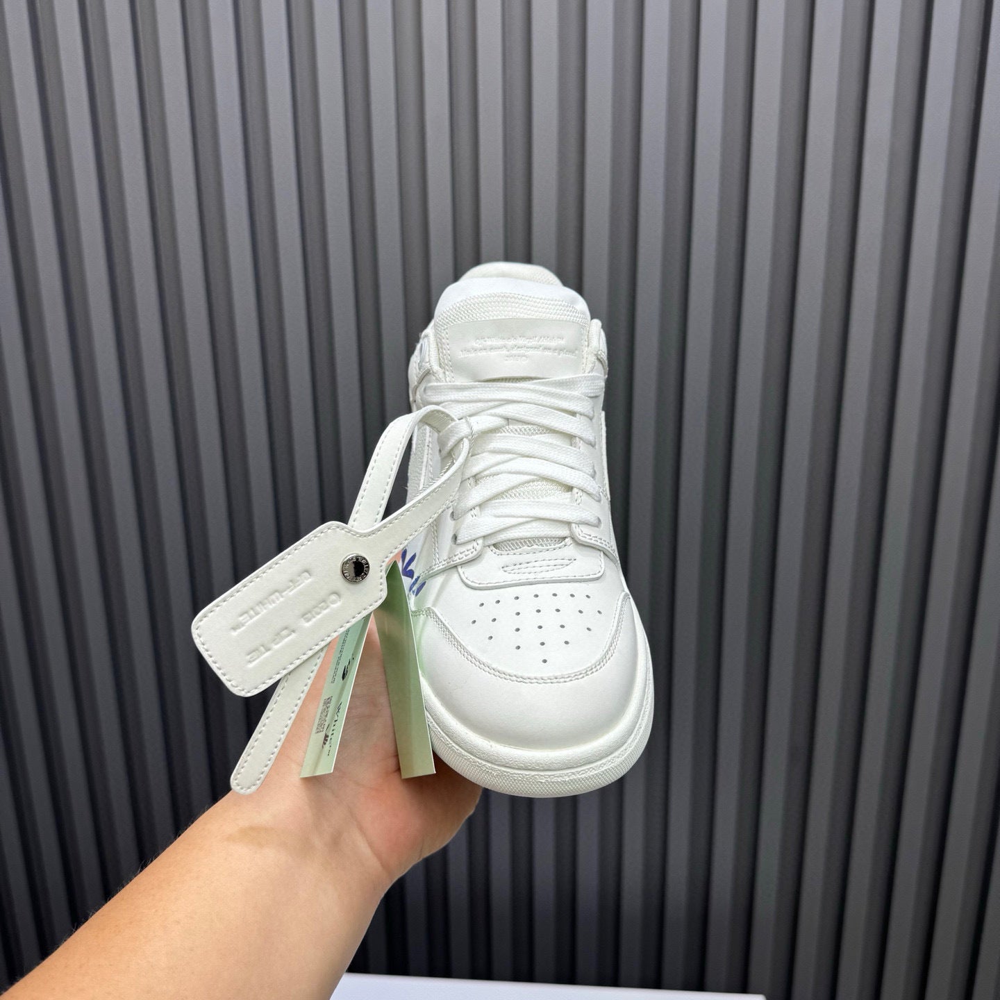 Tênis Off-White Out of Office For Walking