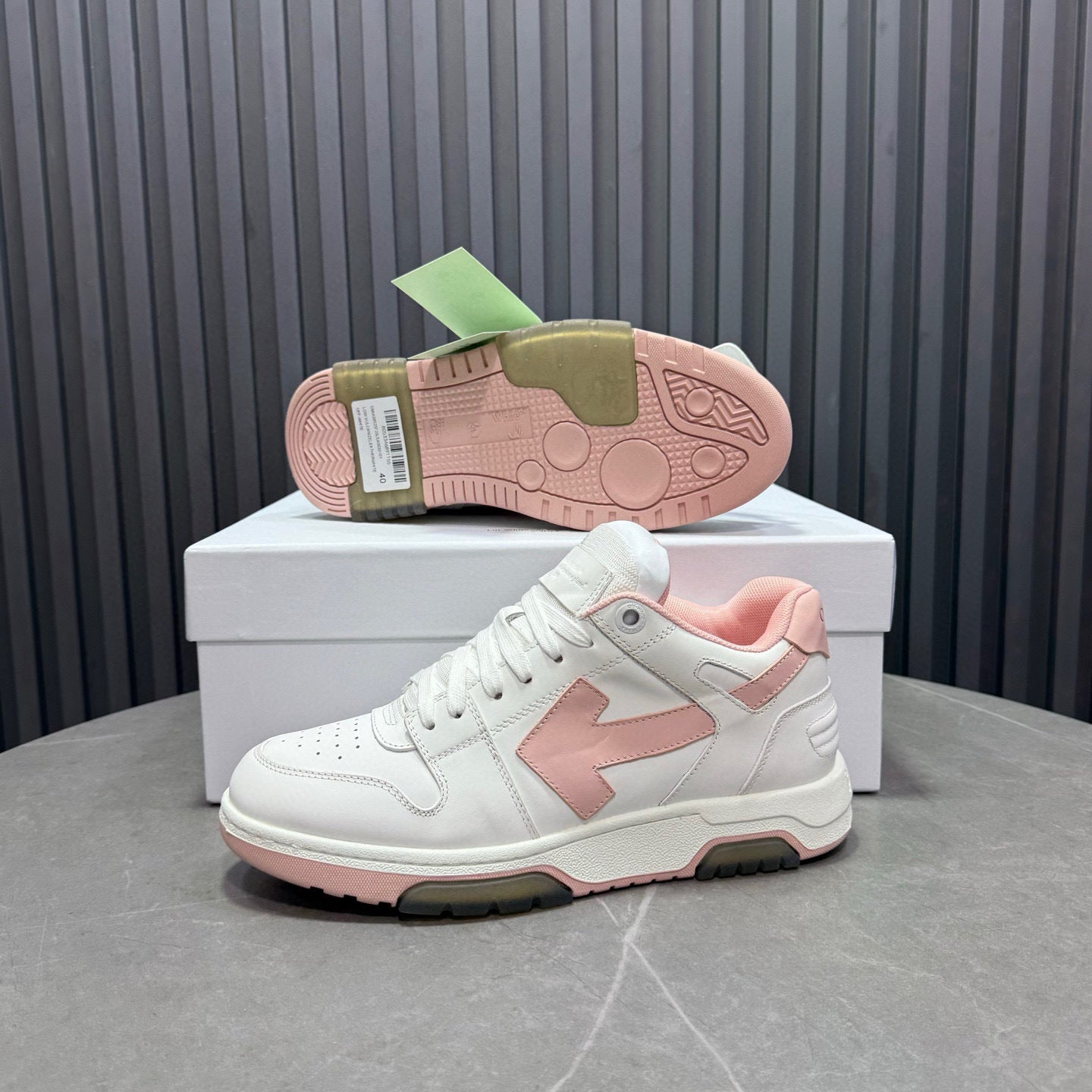 Tênis Off-White Out of Office