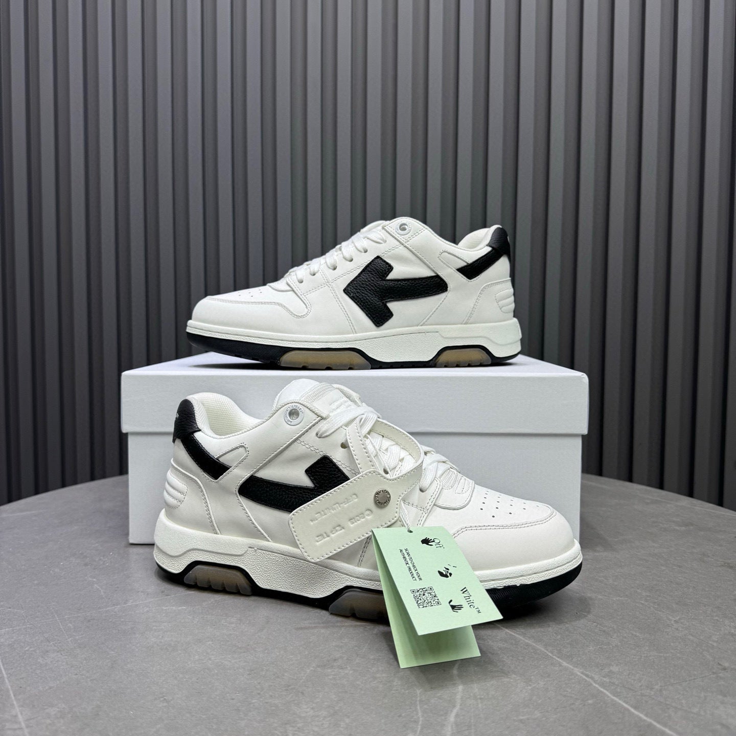 Tênis Off-White Out of Office