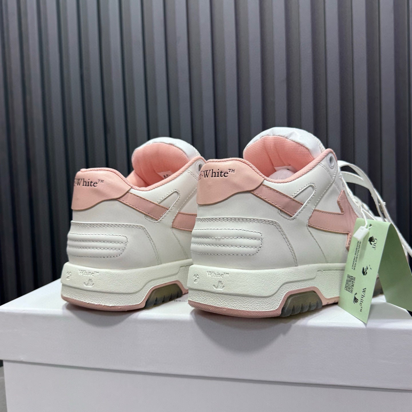 Tênis Off-White Out of Office