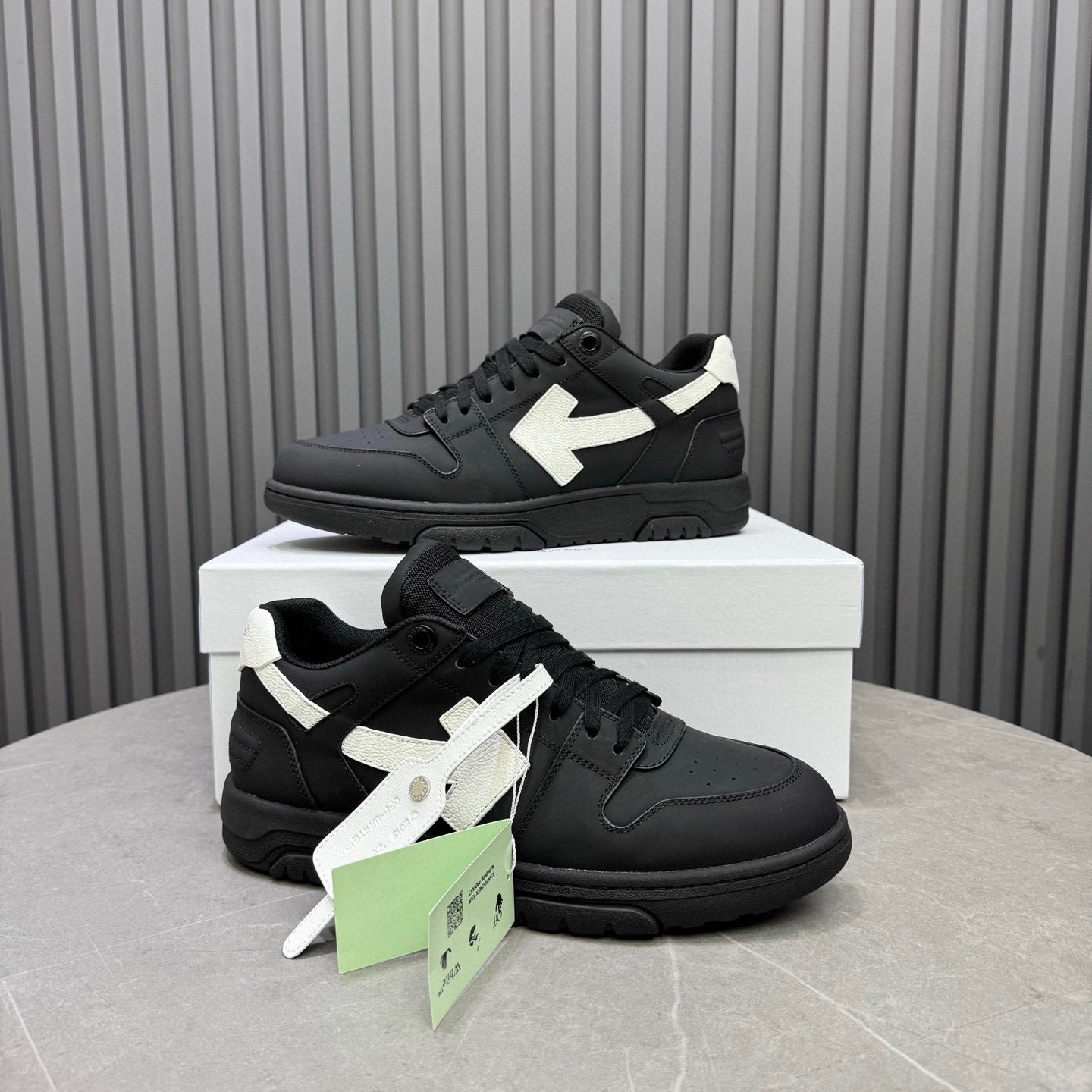 Tênis Off-White Out of Office