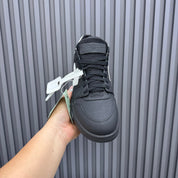 Tênis Off-White Out of Office