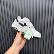Tênis Off-White Out of Office