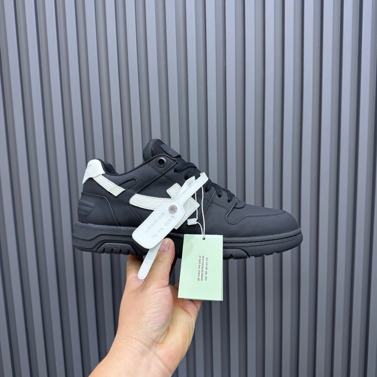 Tênis Off-White Out of Office