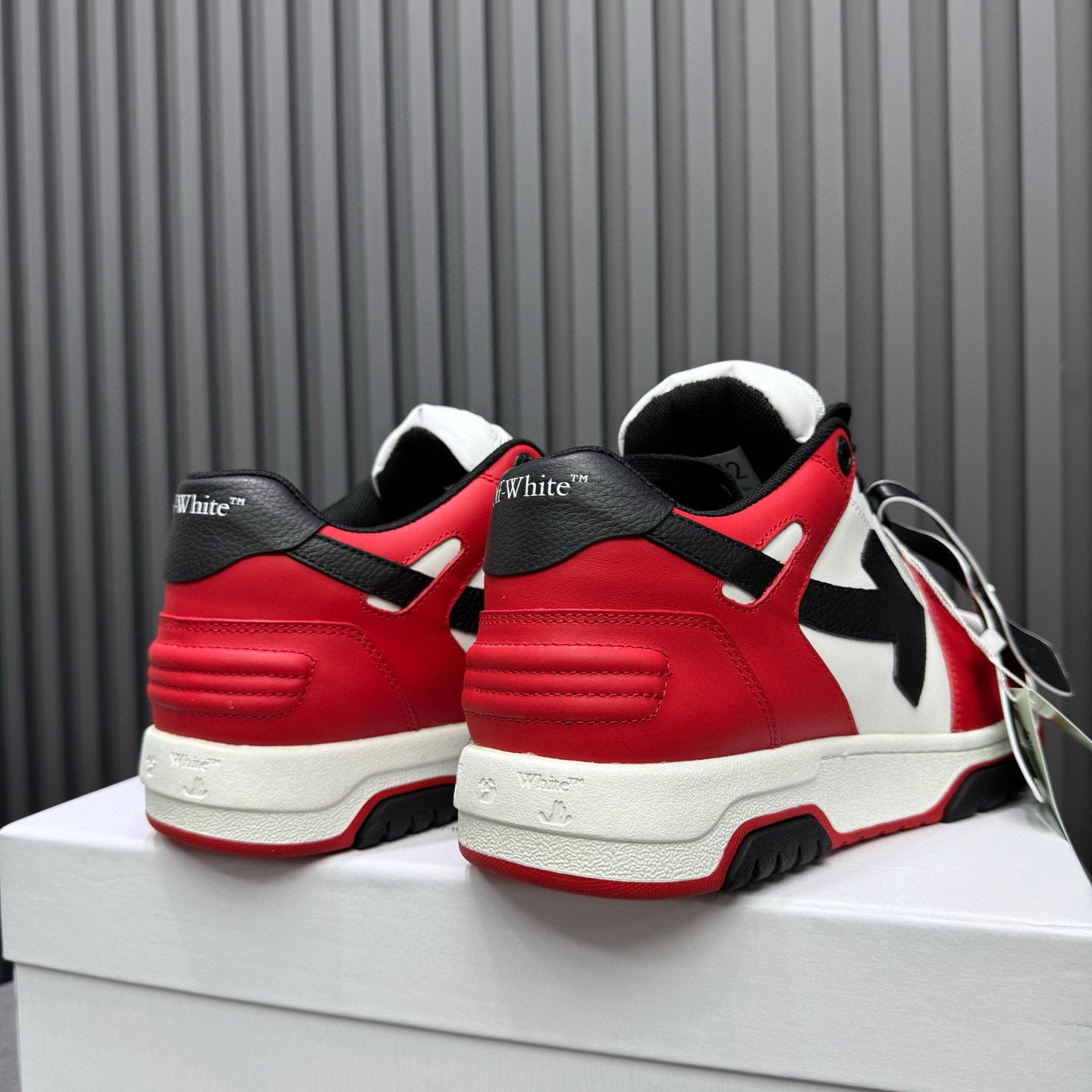 Tênis Off-White Out of Office