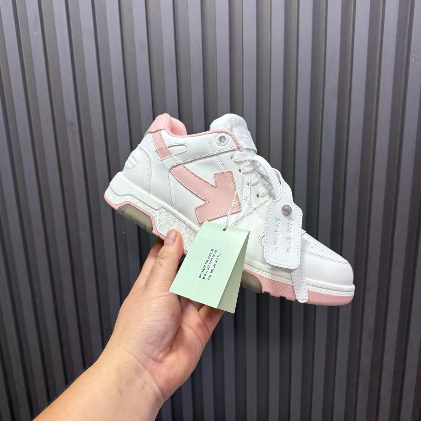 Tênis Off-White Out of Office
