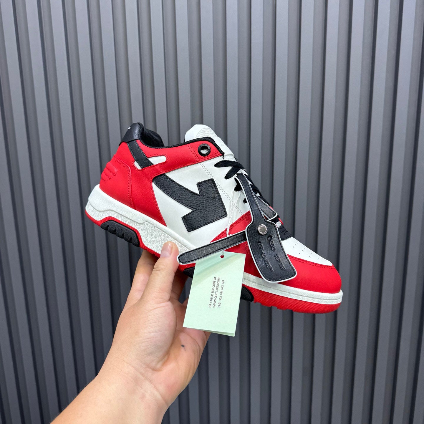 Tênis Off-White Out of Office