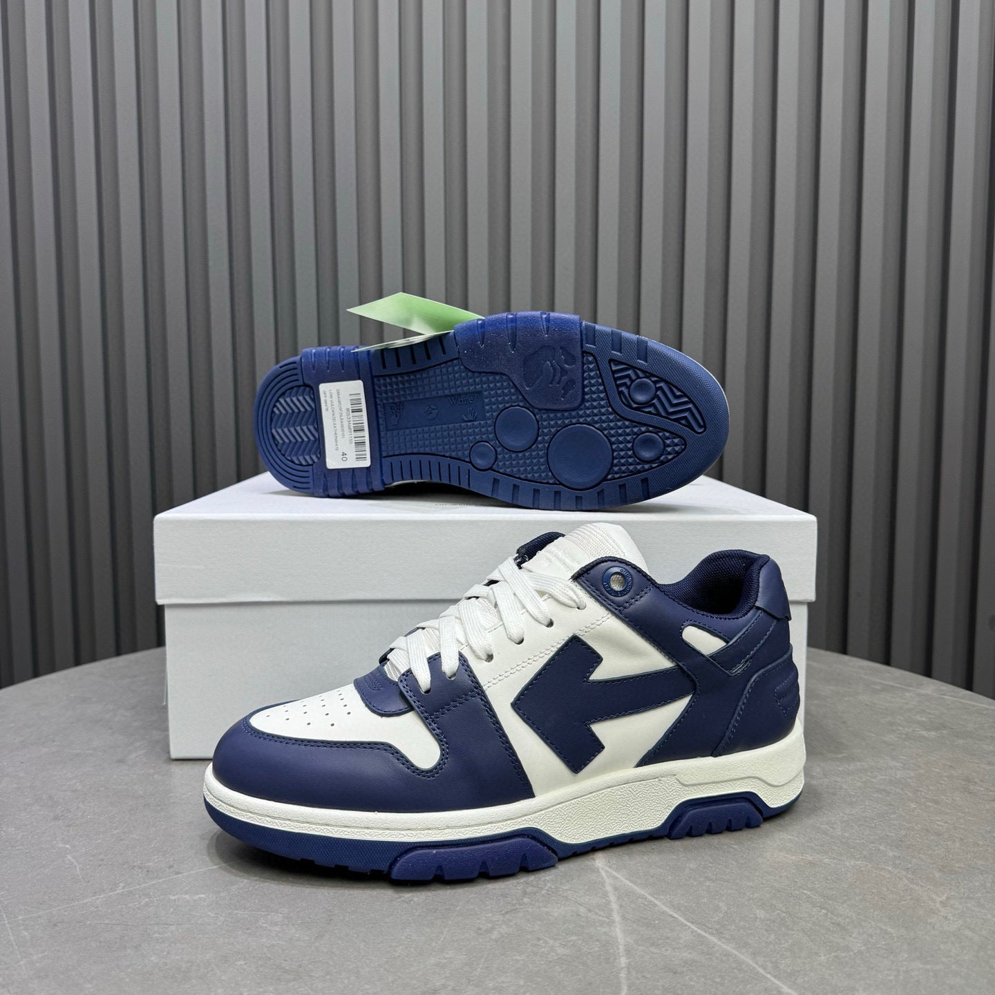 Tênis Off-White Out of Office