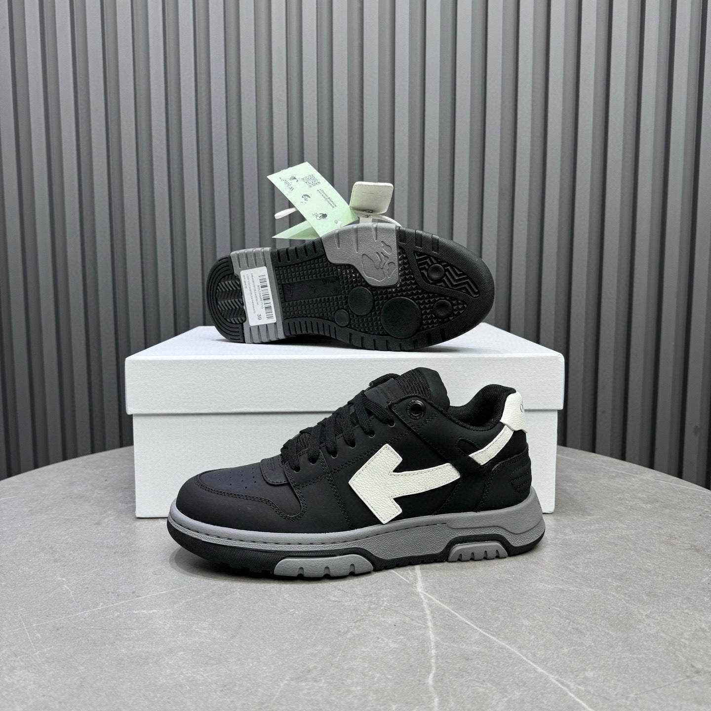 Tênis Off-White Out of Office de Couro