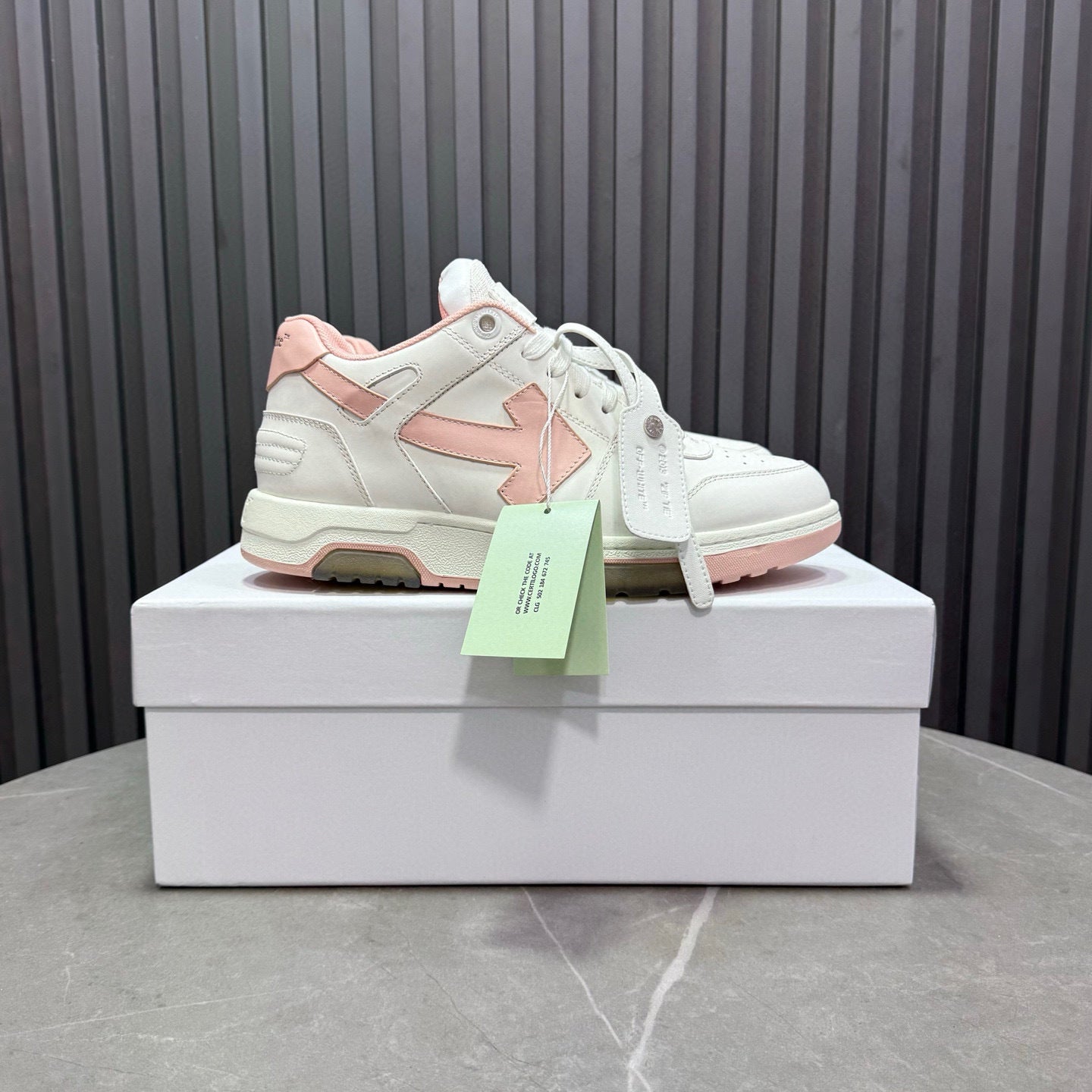 Tênis Off-White Out of Office