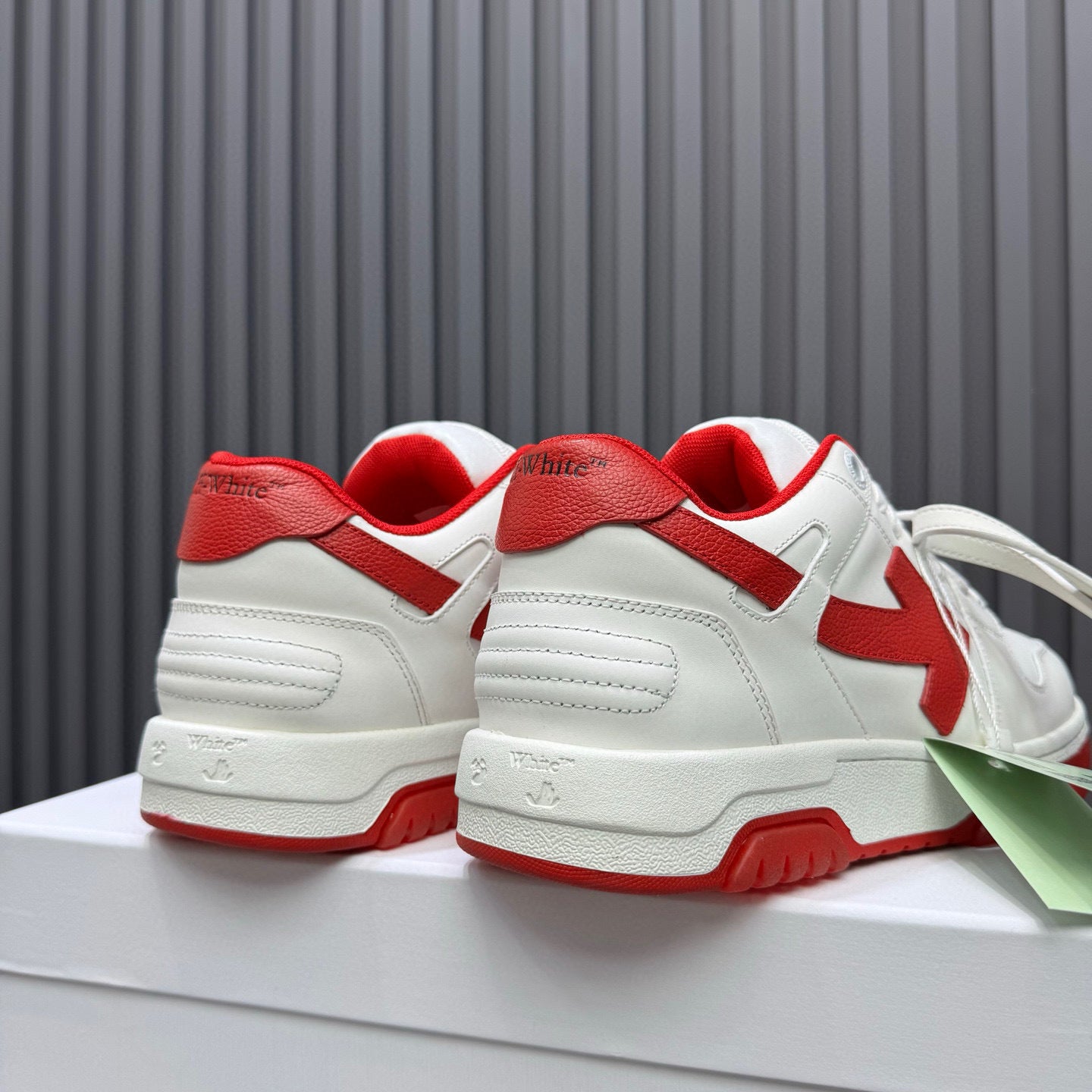 Tênis Off-White Out of Office