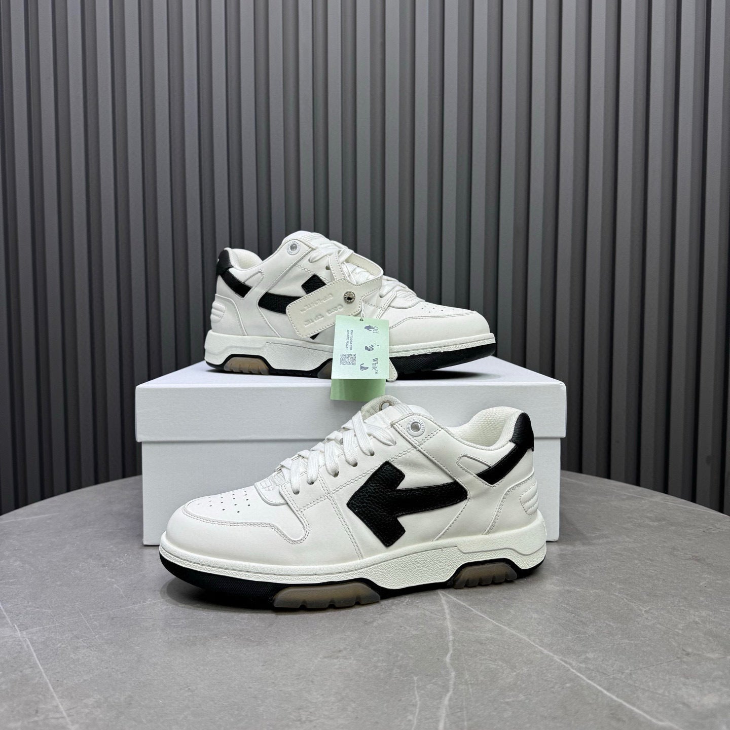 Tênis Off-White Out of Office