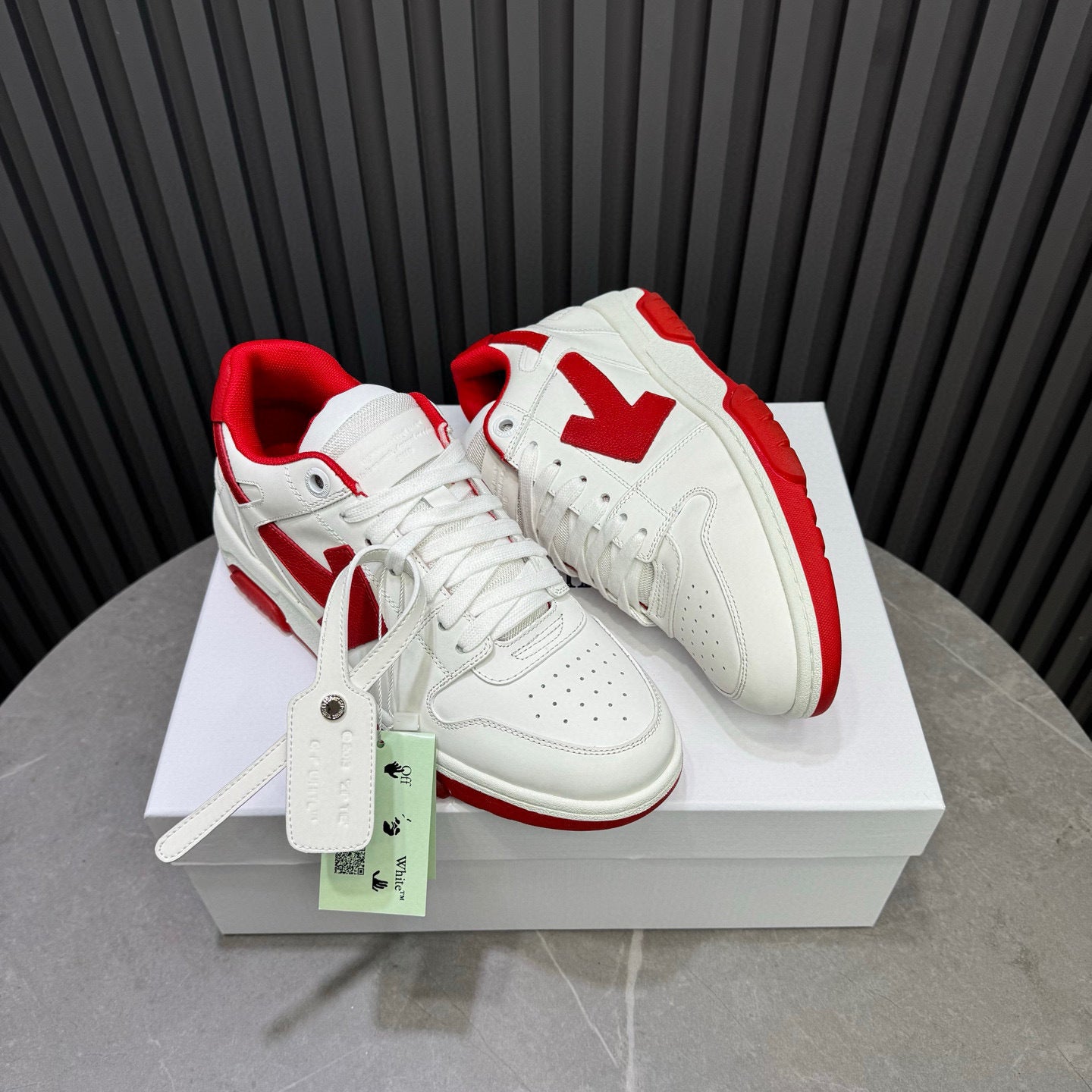 Tênis Off-White Out of Office