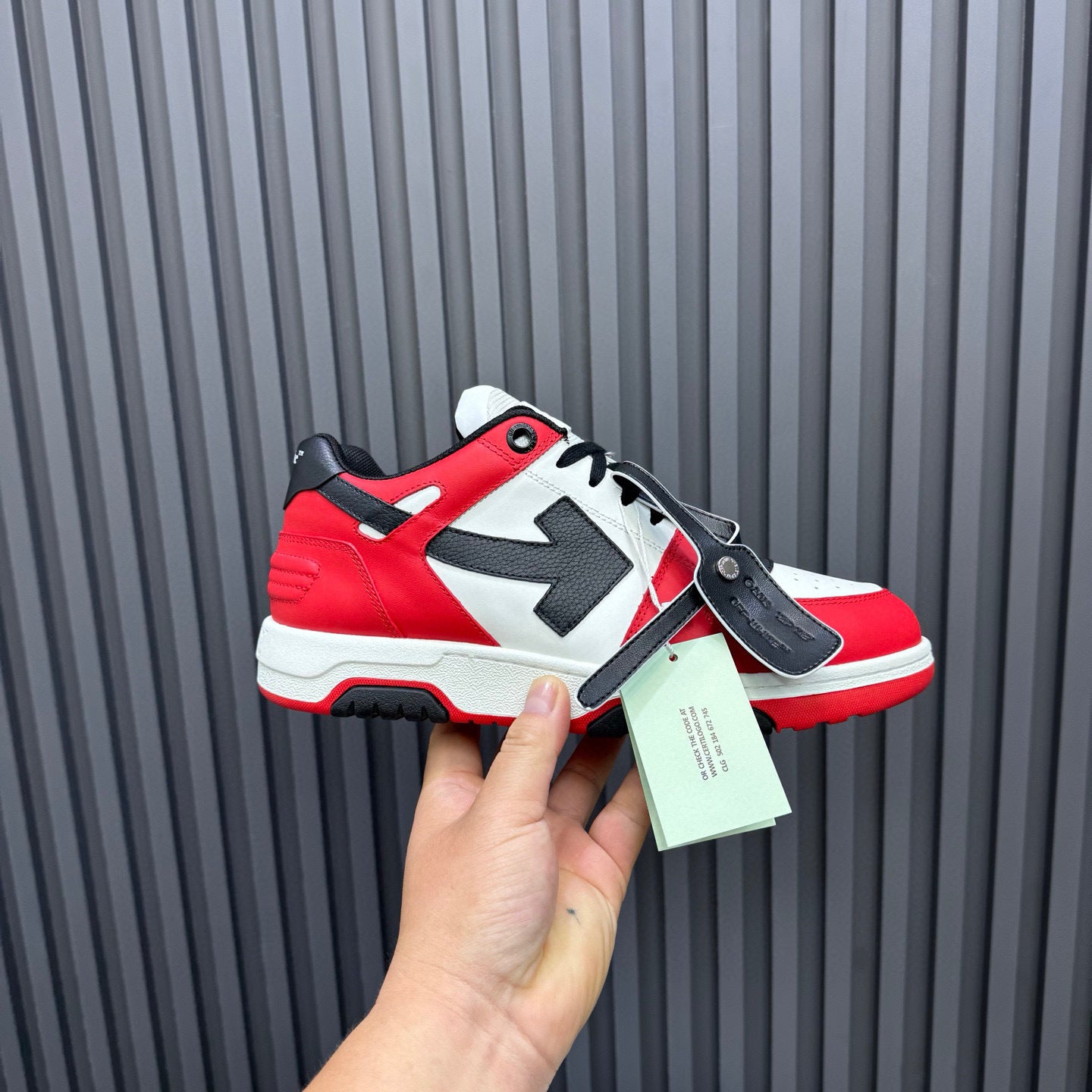 Tênis Off-White Out of Office