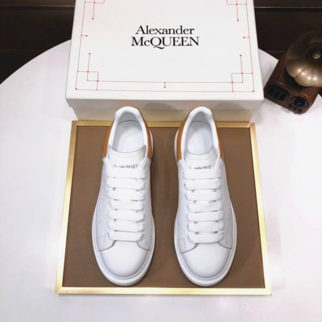 en_AlexanderMcQueen_11.jpg