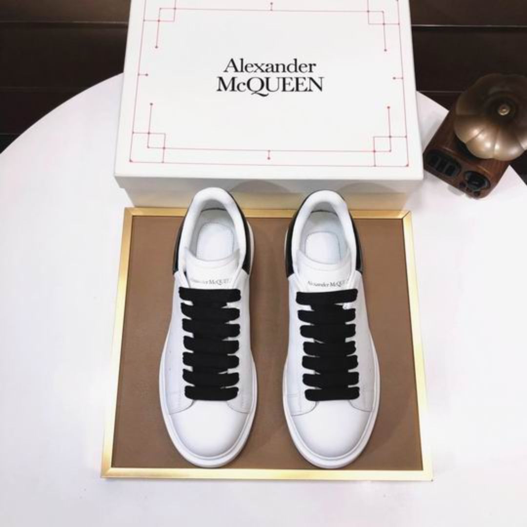 en_Alexander_McQueen_1_b38fda59-62d0-4745-9ada-8dbe7d513869.jpg